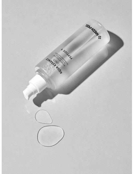 Medi:Peel Peptide 9 Aqua Essence Toner Foto Textura
